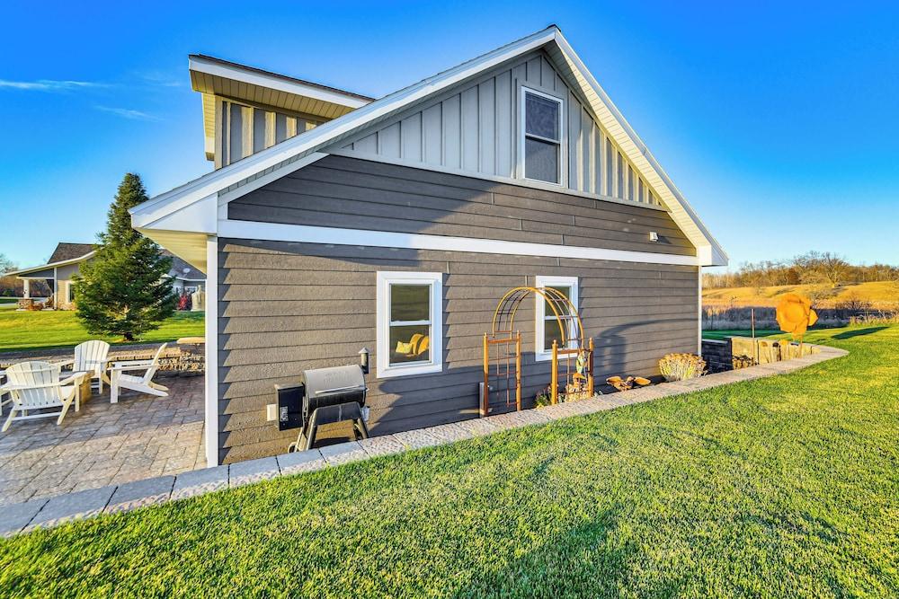 Lakefront Gem: Grills & Fire Pit in Dent