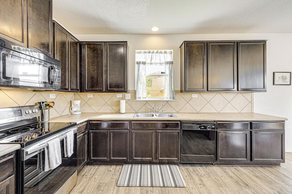 13 Mi to Dtwn San Antonio & the Alamo: Quiet Home