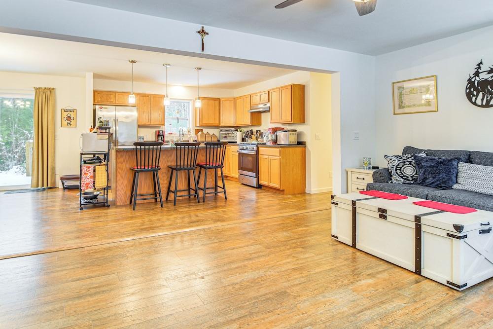 Near Skiing: Serene Harrison Retreat w/ Fire Pit