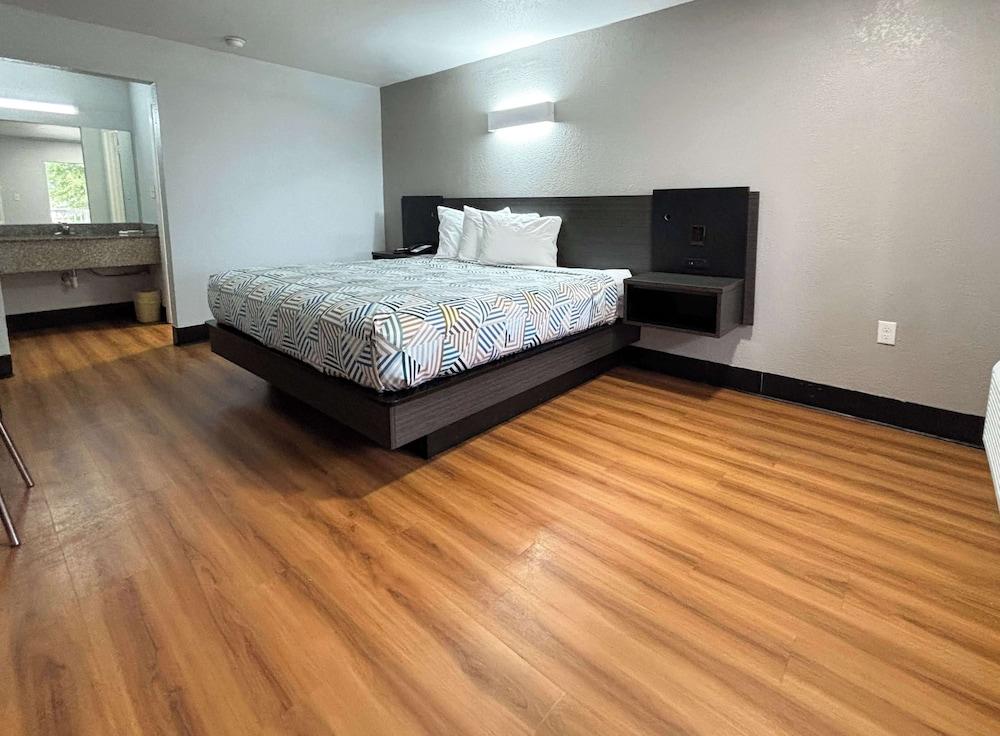 Studio 6 Sulphur, LA