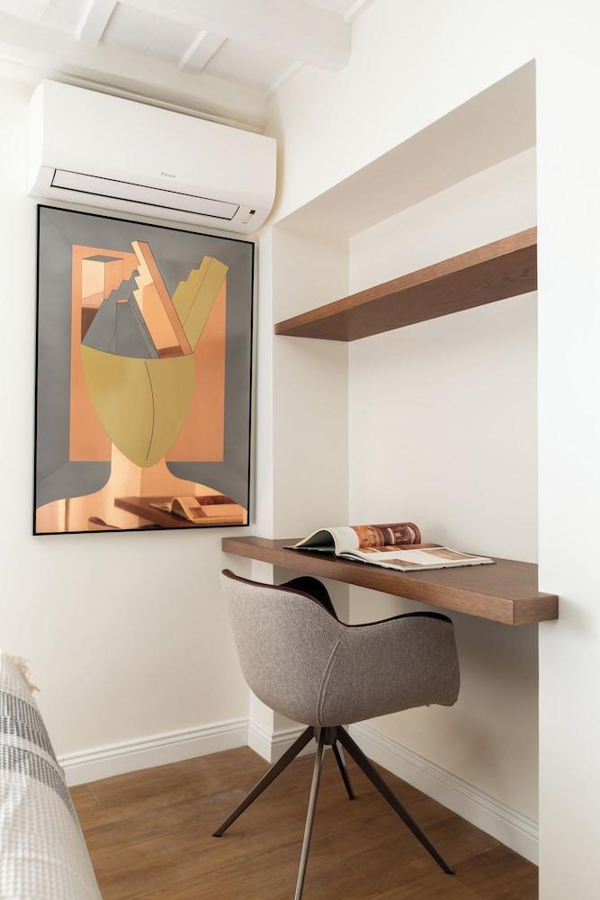 Via Giulia Apartments