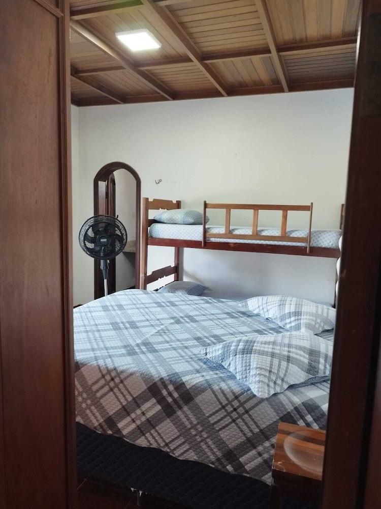 Casa com Piscina 50000 lts Área Gourmet