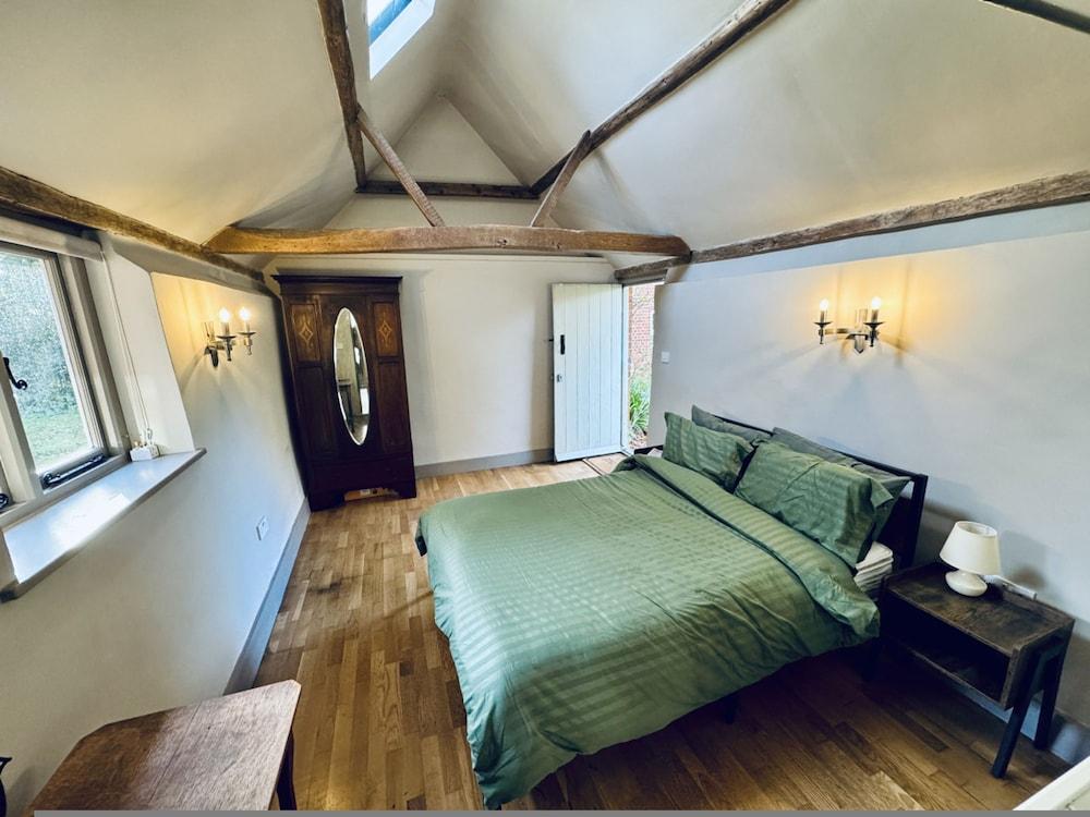 Coombe End Farmhouse Lodge - From 165 Per Night