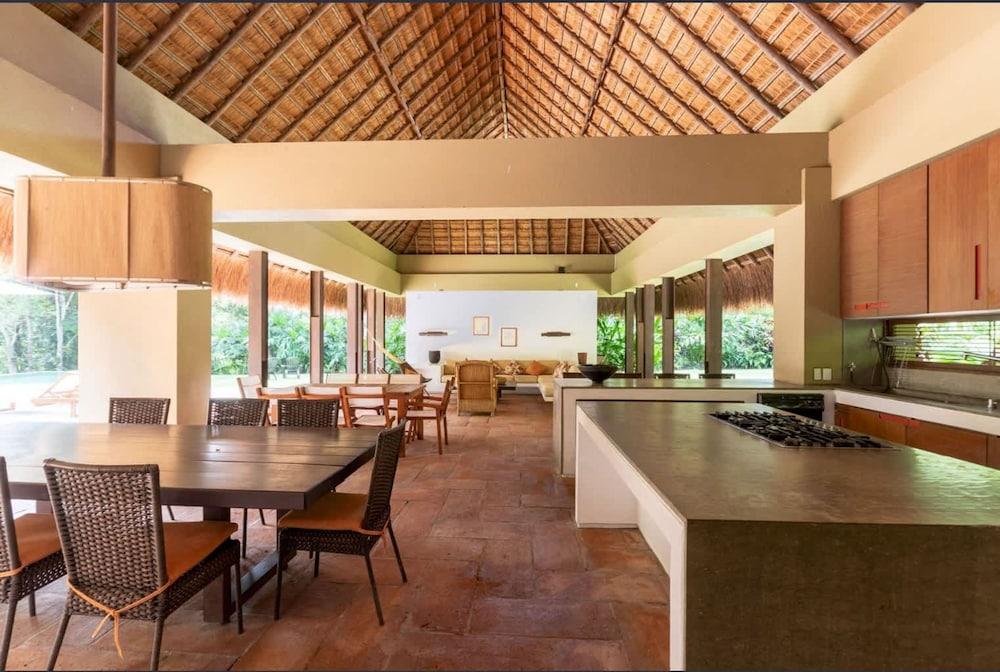 Atonishing 5BR Villa at Mesa de Yeguas