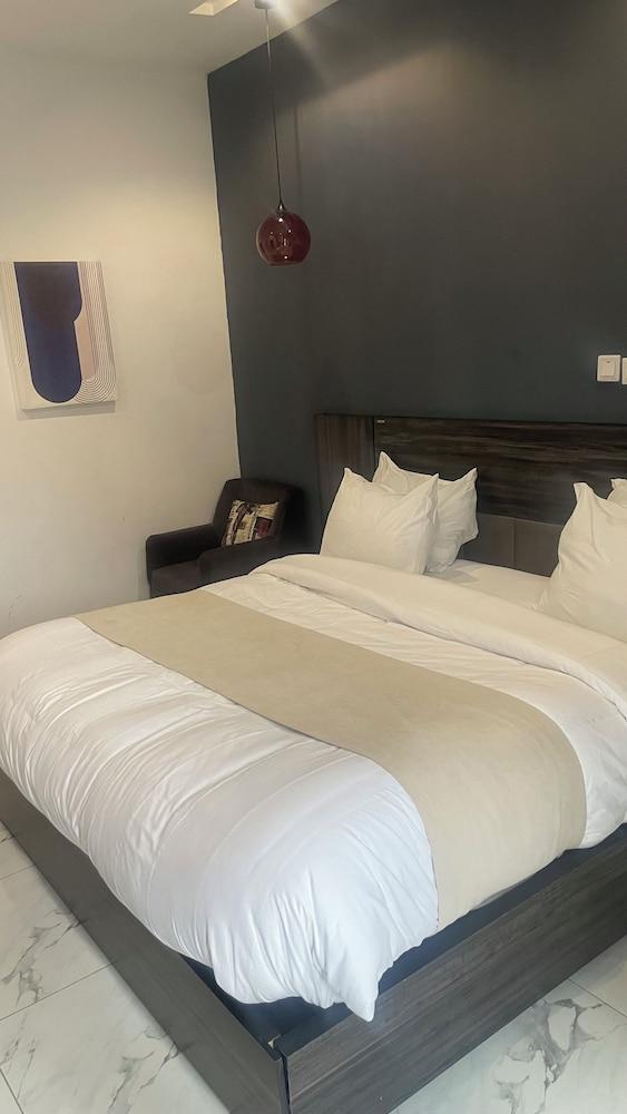 Tomking Legacy Hotel