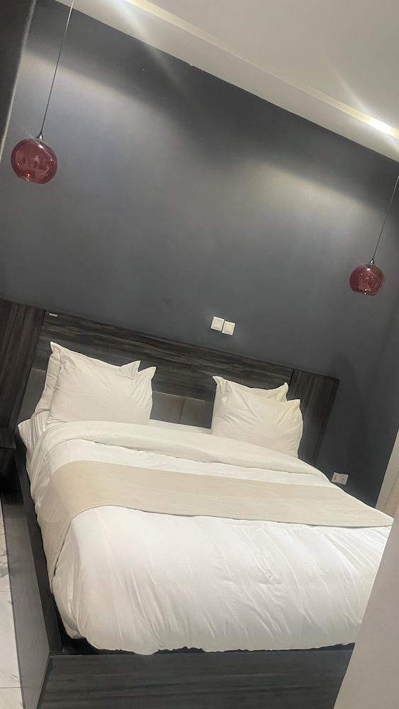 Tomking Legacy Hotel