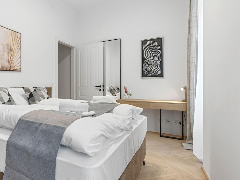 Living No. 5 by GT7 Hospitality