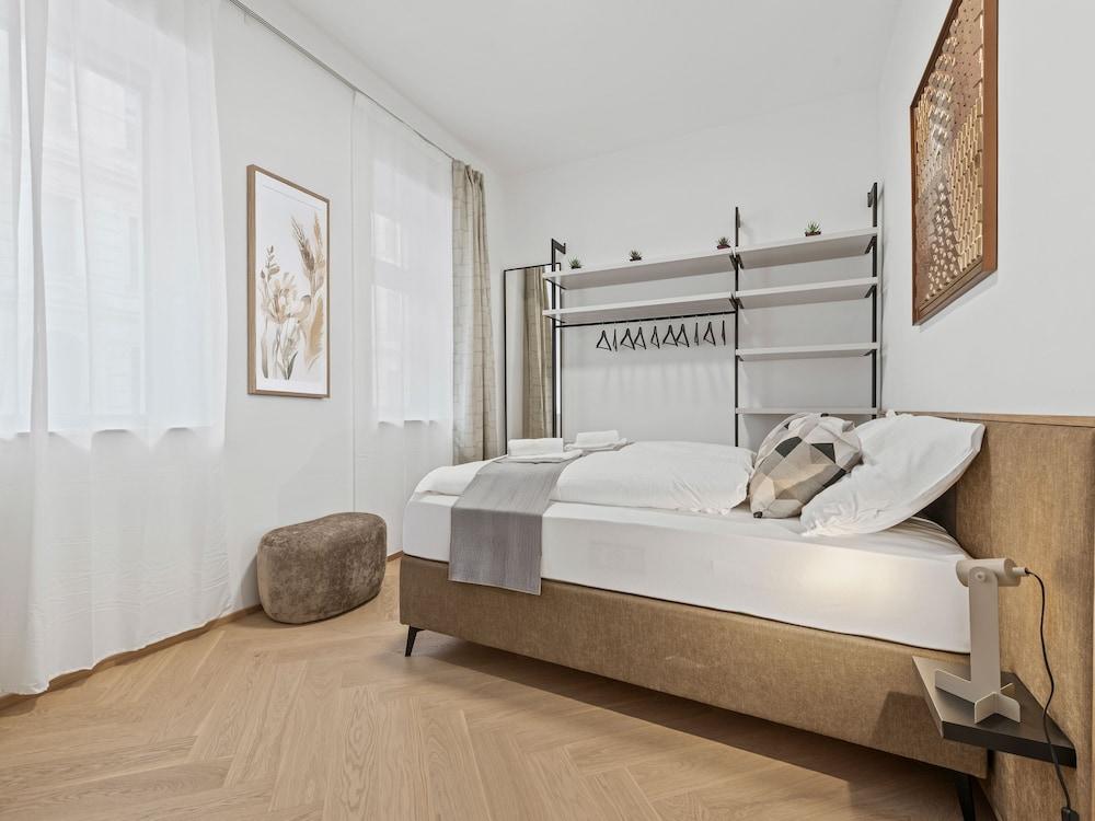 Living No. 5 by GT7 Hospitality