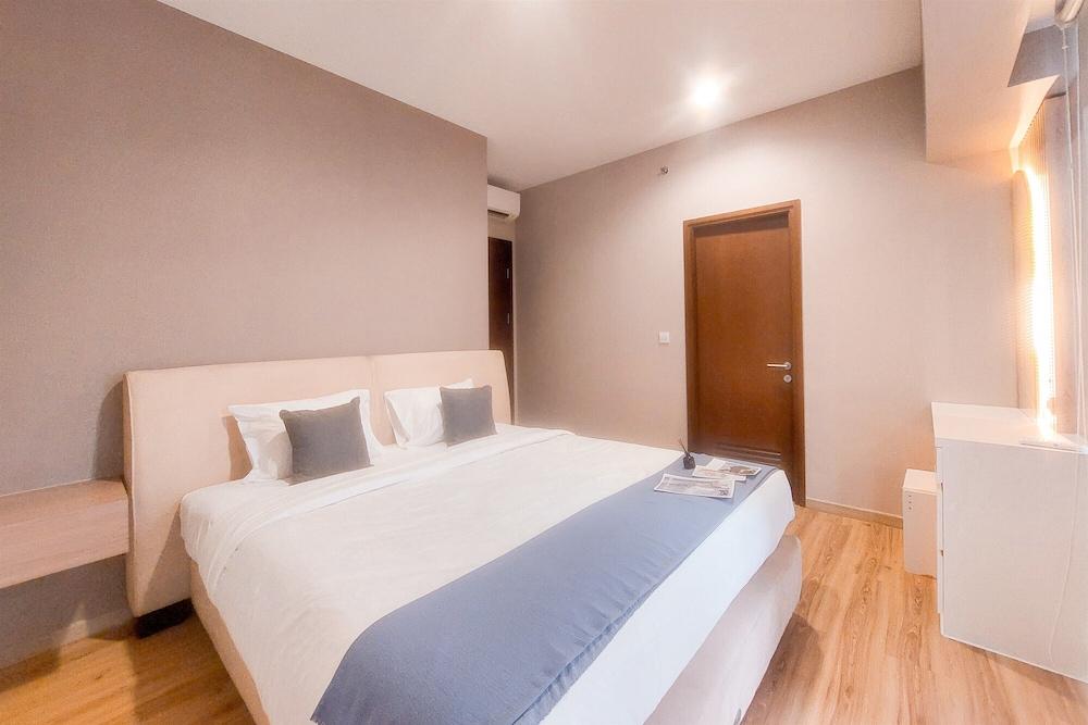 Nice And Modern 2Br Apartment At M-Town Signature