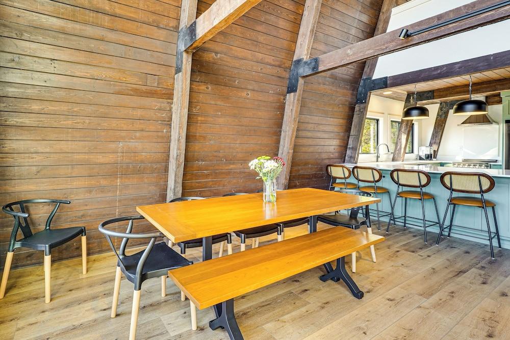 Fish, Swim & Kayak: Spacious Beaver Lake Home!