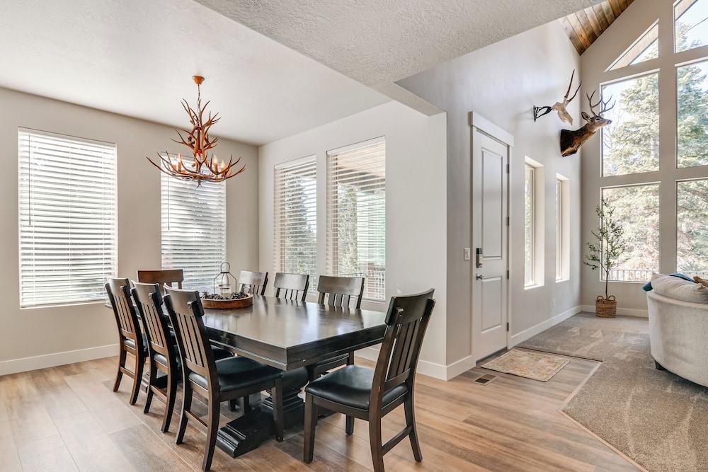 Near Lakes & Trails: Cabin in Duck Creek Village!