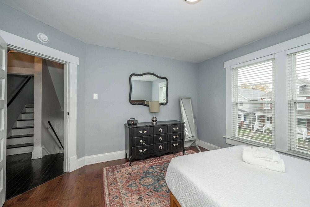 The Restful Roost w Hot Tub