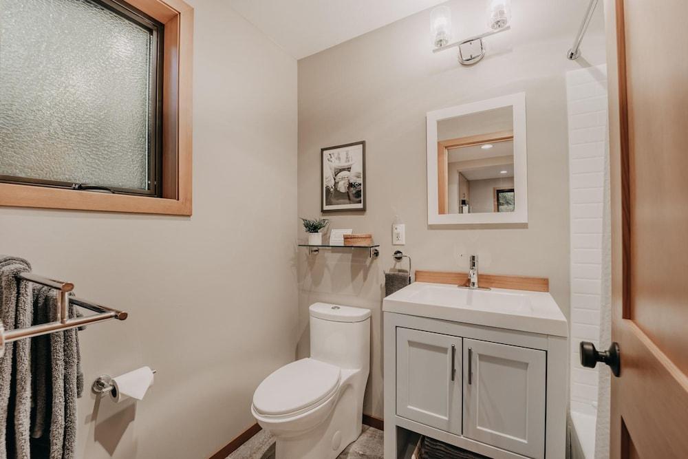 Ensuite 08 - A Newly Remodeled Studio - A Perfect Romantic Getaway