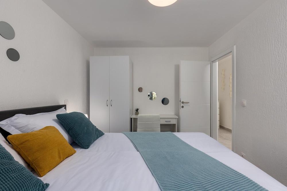 Adorable Home With Balcony and Swimming Pool