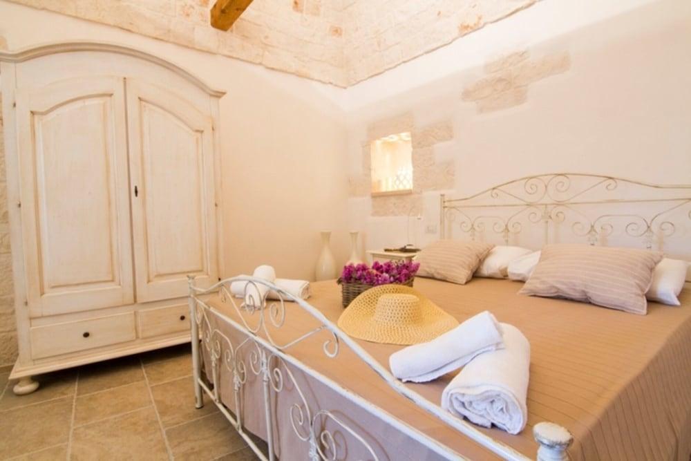 Villa in Itria Valley With Infinity Pool