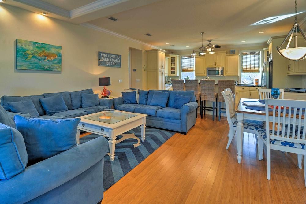 Holmes Beach Family Home: Private Pool & 3 Decks!