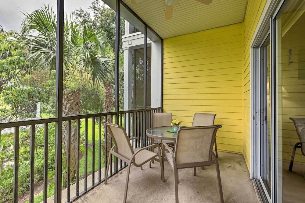 Vibrant Condo w/ Pool Access: 11 Mi to Disney