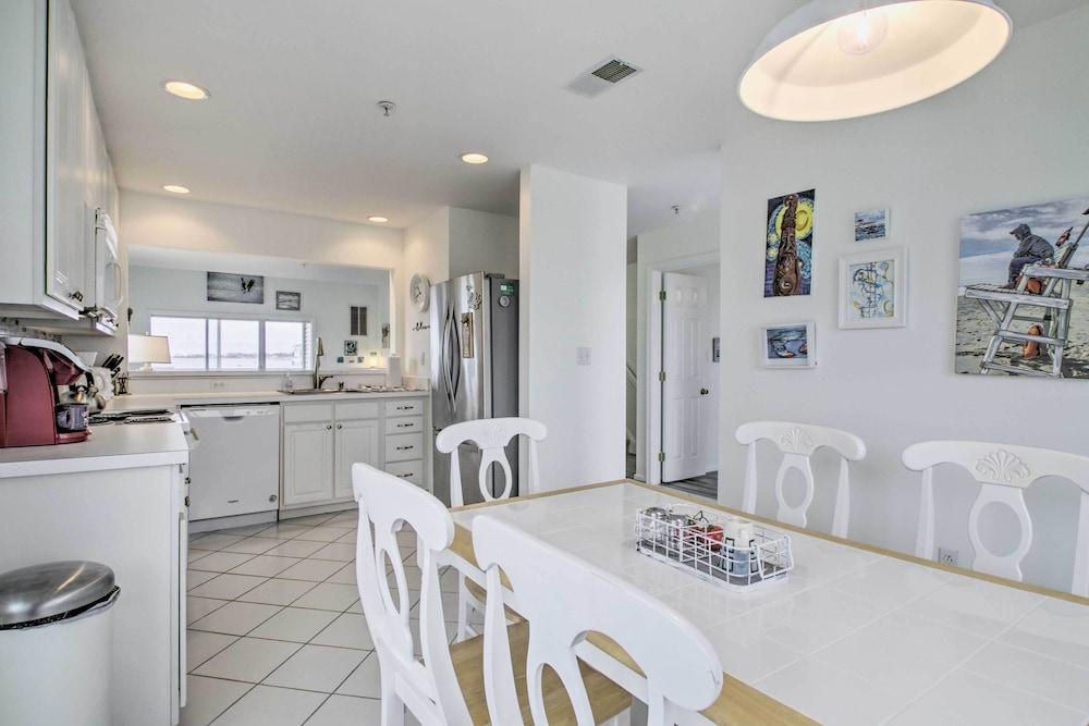 Ocean View Resort Condo w/ Pool Access & Bay Views