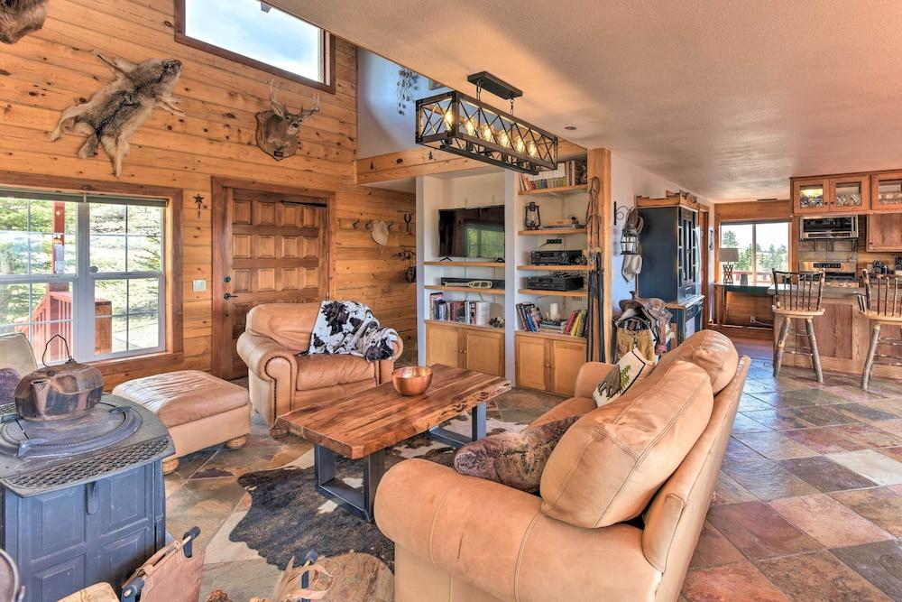 Secluded Cotopaxi Cabin w/ Panoramic Mtn Views