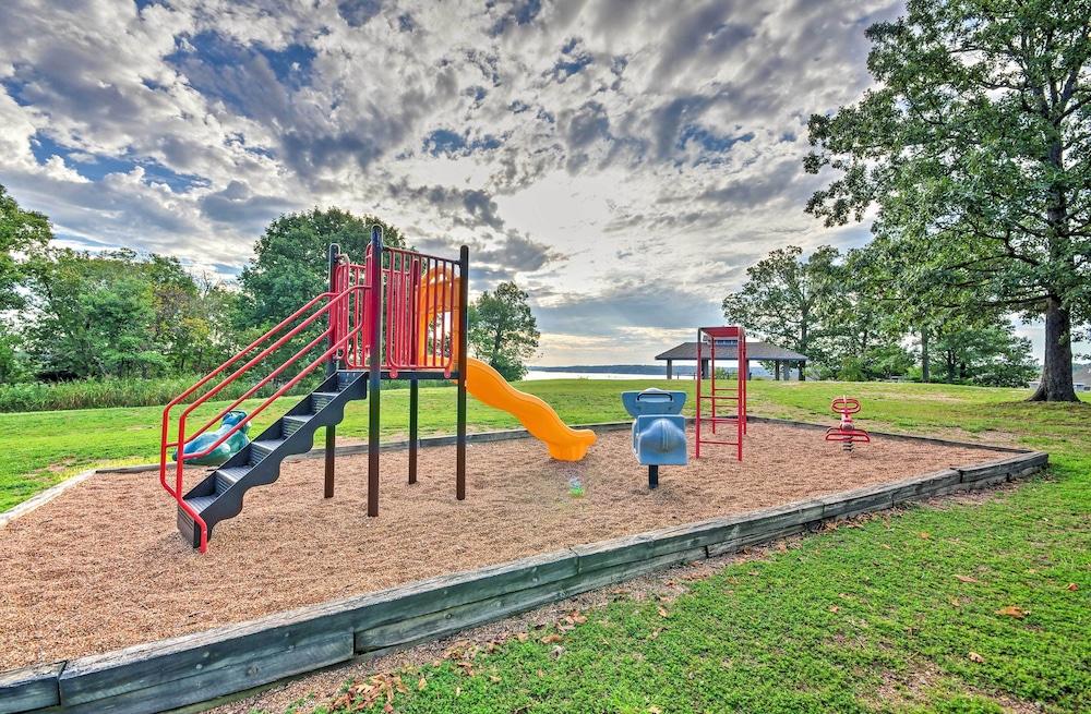 Luxe Lakeside Regatta Bay Getaway w/ Pool Access!