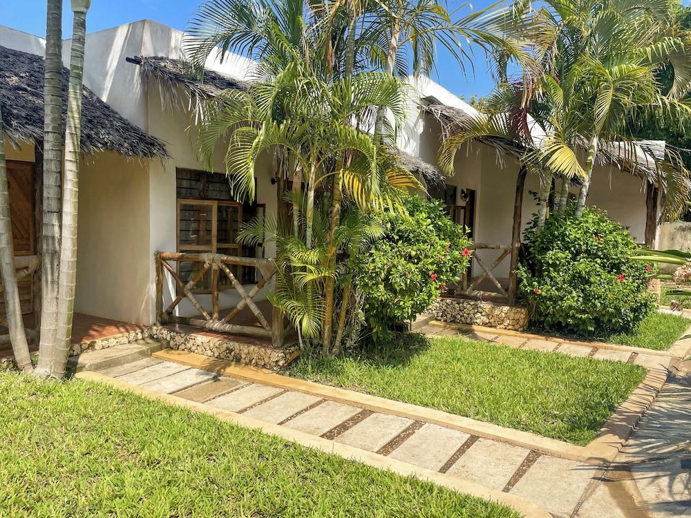 AHG Hisia Nungwi Experience Hotel