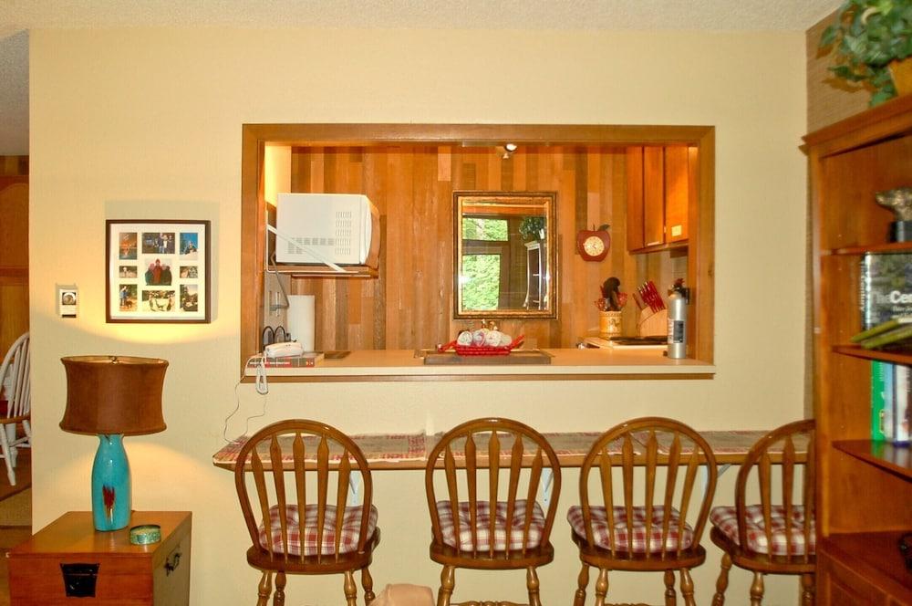 Snowater Condo #84 - Large Condo With Private Sauna and Soaker tub