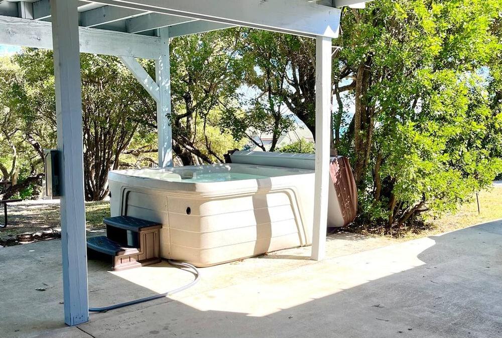 4 2 wow 180 Lake Views hot tub Pickleball Tennis POA Court EV Charger Wheelchair Ramp POA Pool