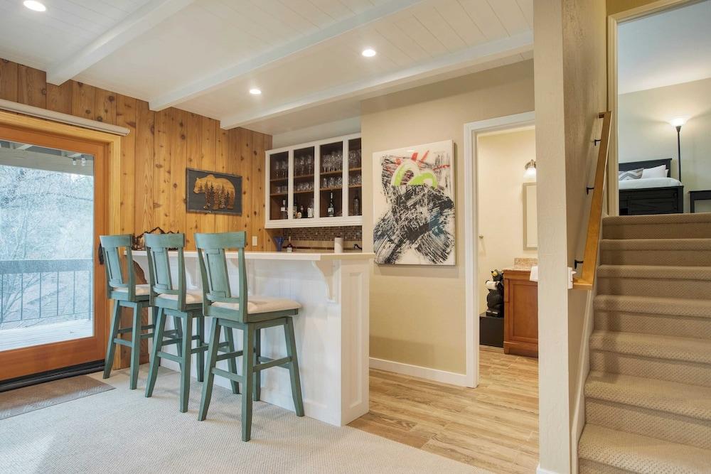 Arrowhead Lakeside Escape by Avantstay 3min Walk to Lake, Private Beach Access