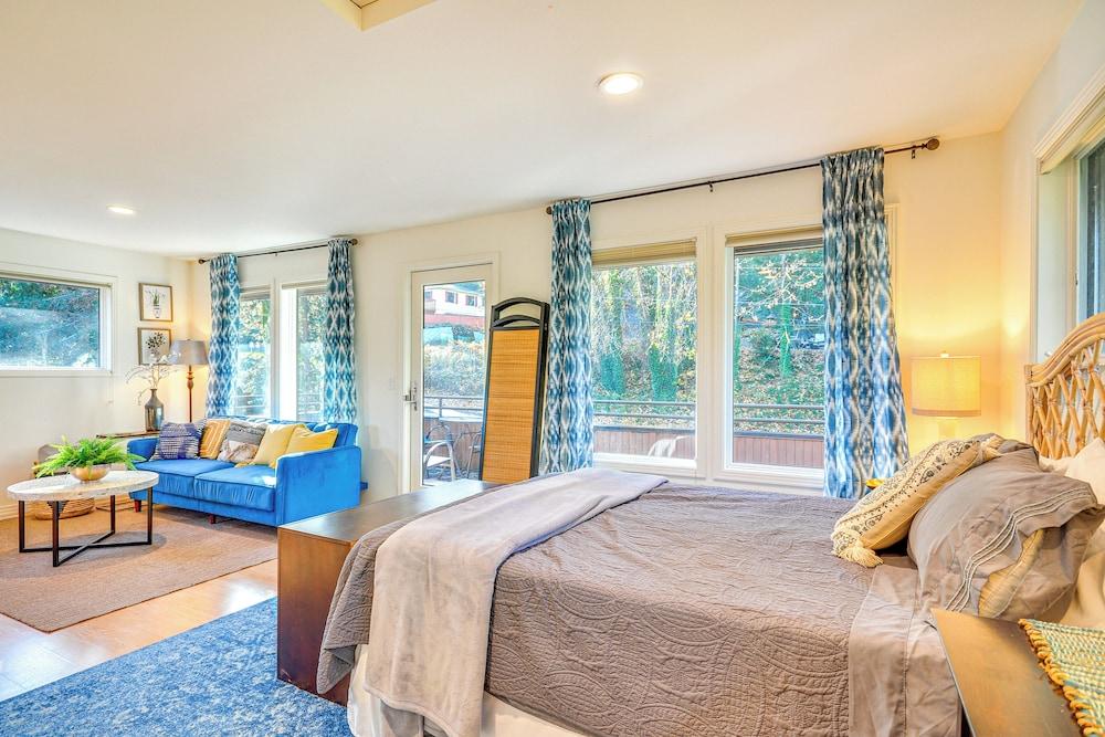 Walk to Willamette River: Studio in West Linn