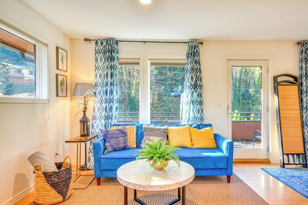 Walk to Willamette River: Studio in West Linn