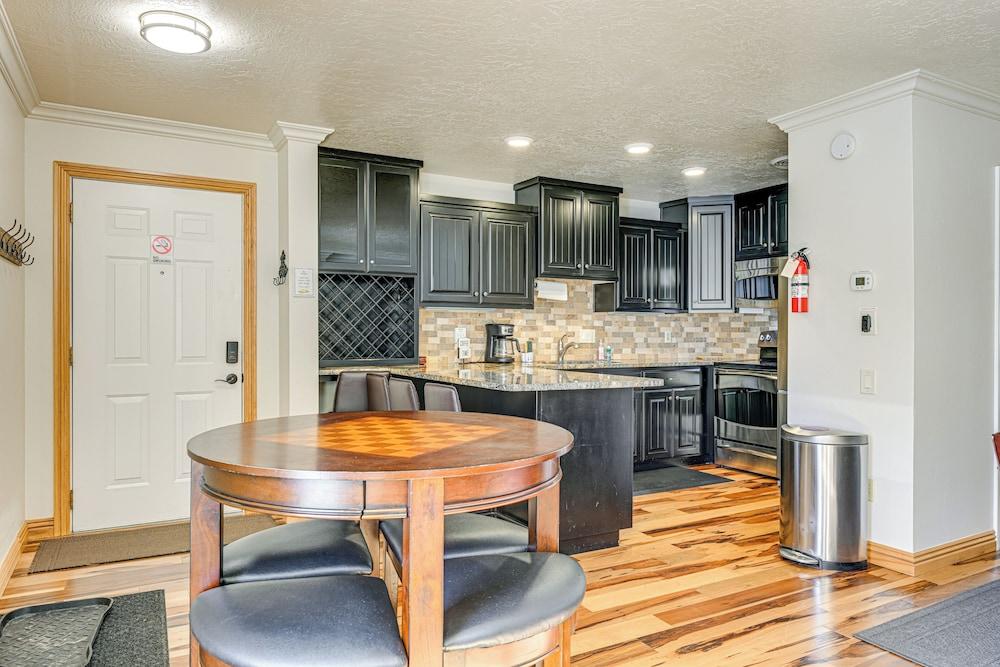 Walk to Giant Steps: Mtn Retreat w/ Hot Tub Access