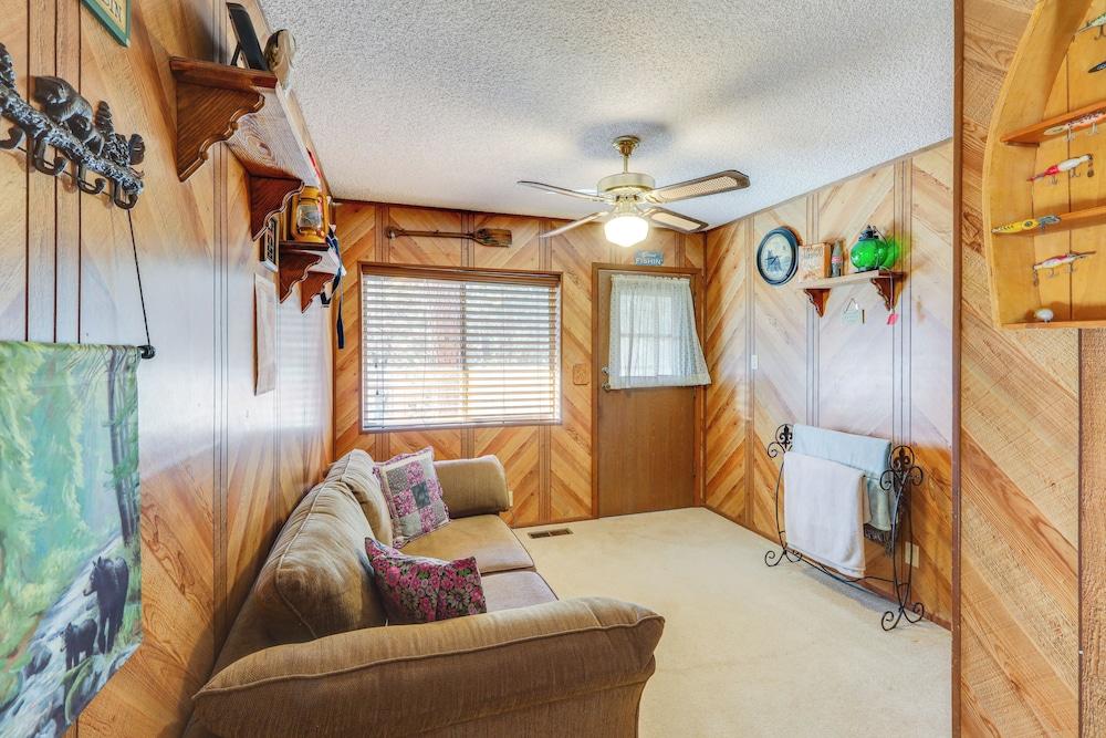 Deck & Forest Views: Black Bear Cabin' in Payson