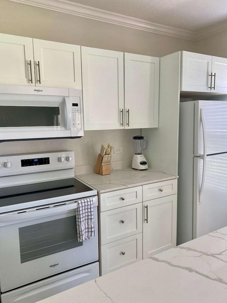 Oceanfront Condo on Seven Mile Beach