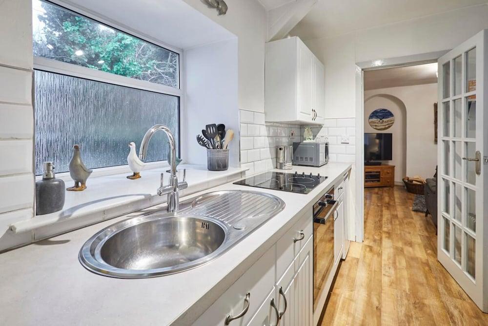 Host Stay Camwy Cottage