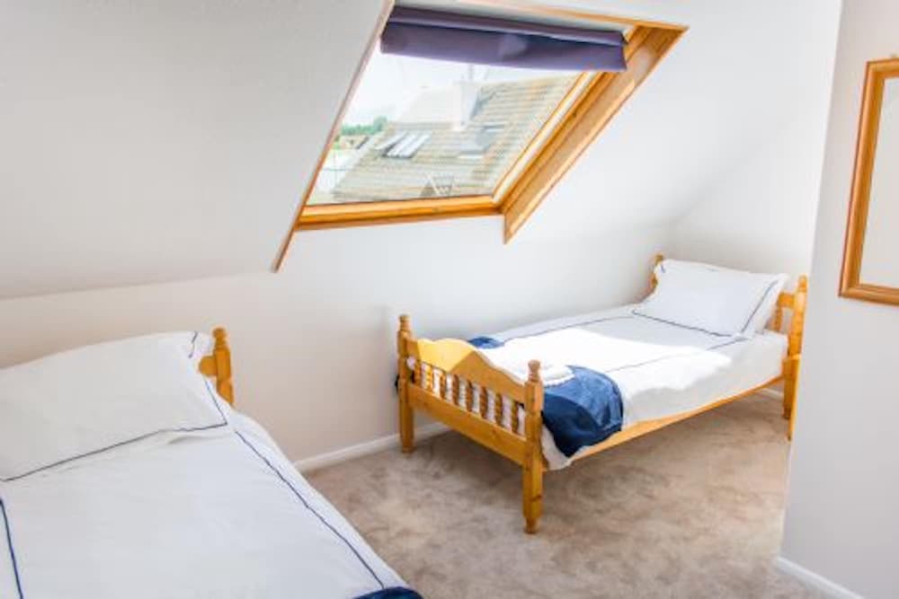 Host Stay Quayside Cottage