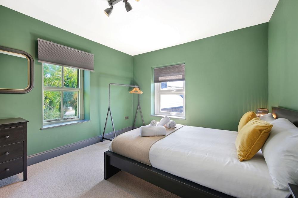 Host Stay Charnwood Cottage