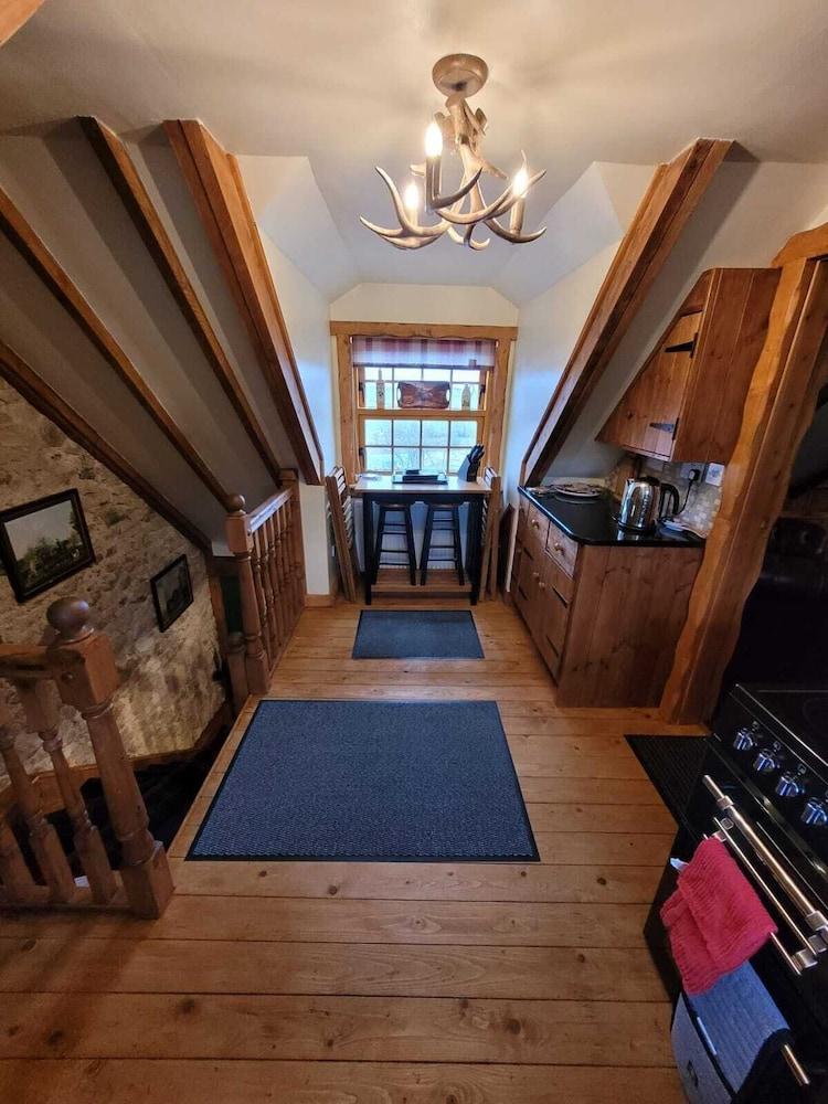 Traditional 2-bed Cottage in Dalry