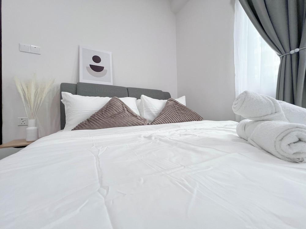 MH Maison by Manhattan Group