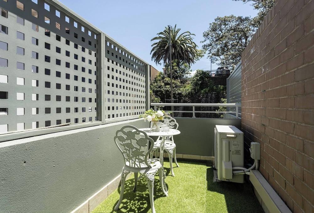 Luxurious Manly Retreat With Beachside Bliss