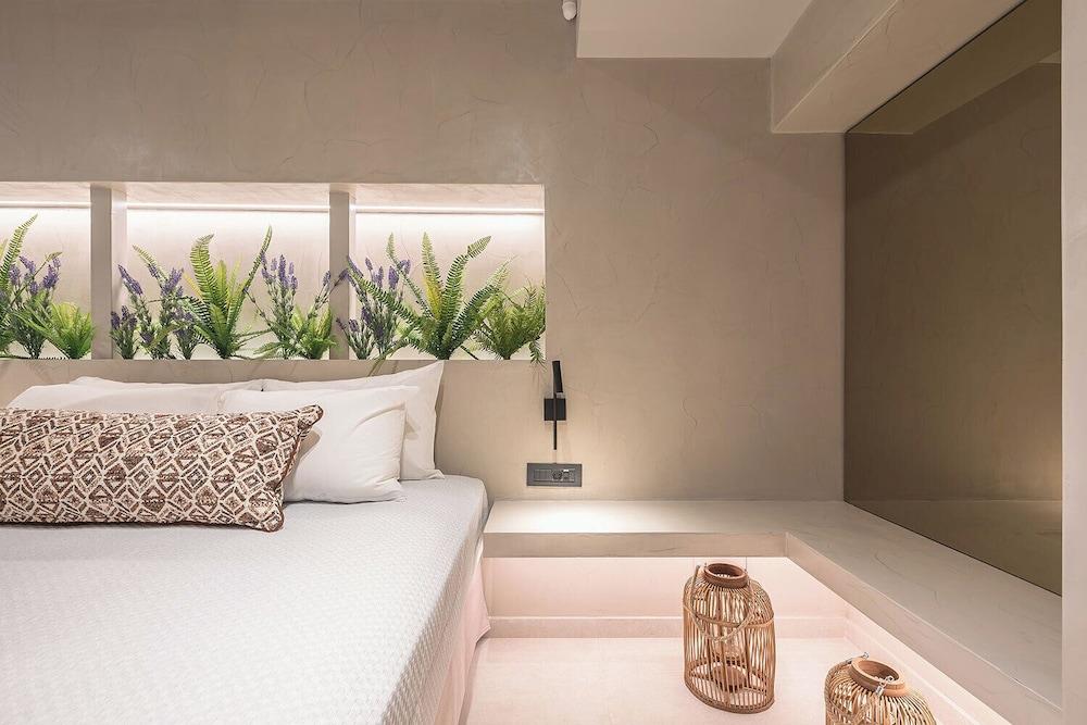 Apollonos 28 Luxury Suites