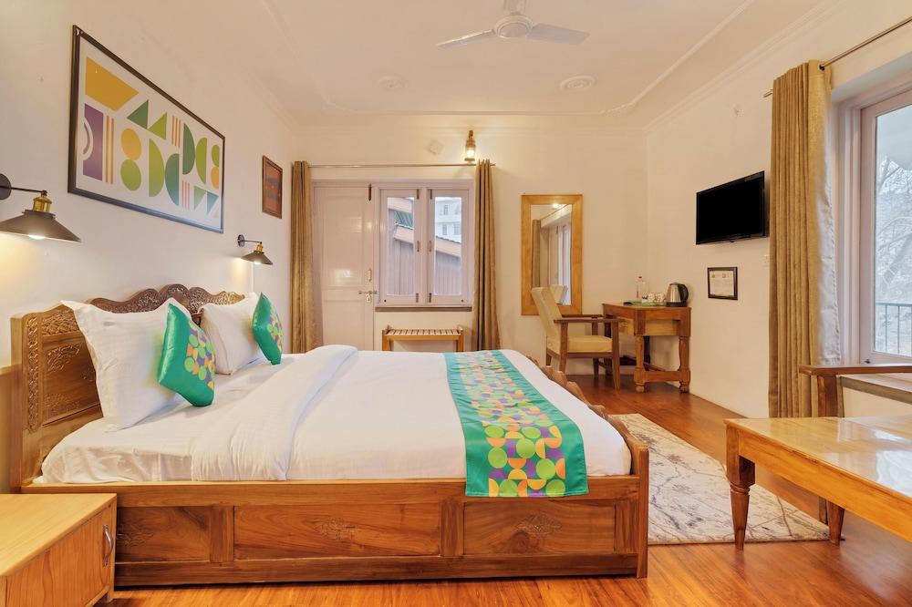 Treebo Vitasta Villa