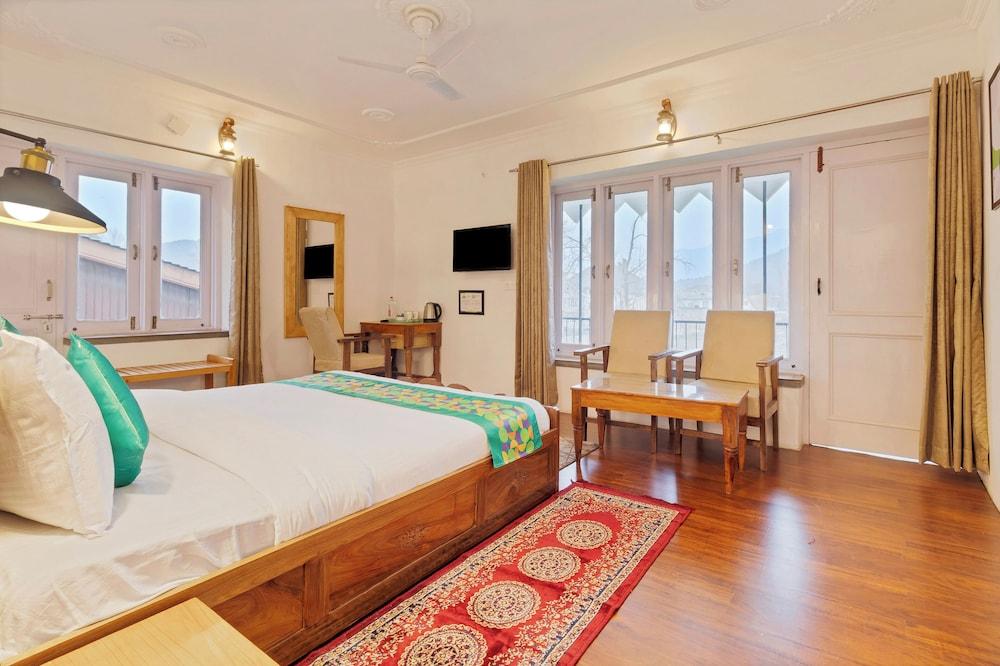 Treebo Vitasta Villa