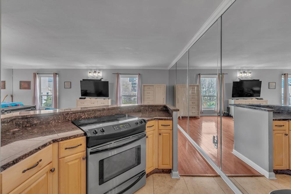 Honky Tonk Angels Suite