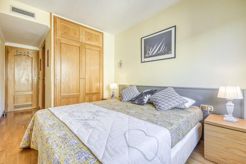 Apartment in Roses Near Playa de Roses Beach