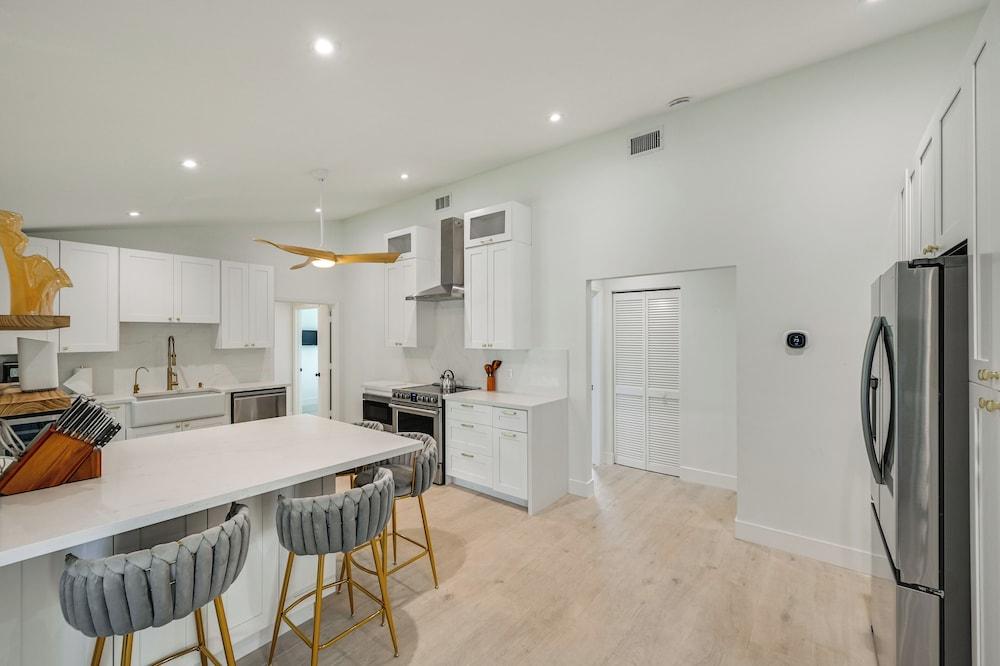 Private Pool, Patio & Peace: Marco Island Getaway