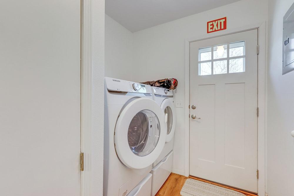 Centrally Located in Nwa; Walk to Wrights Bbq!