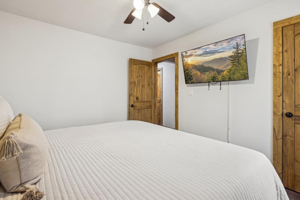 High Top Cabin 3 Bedroom Cabin