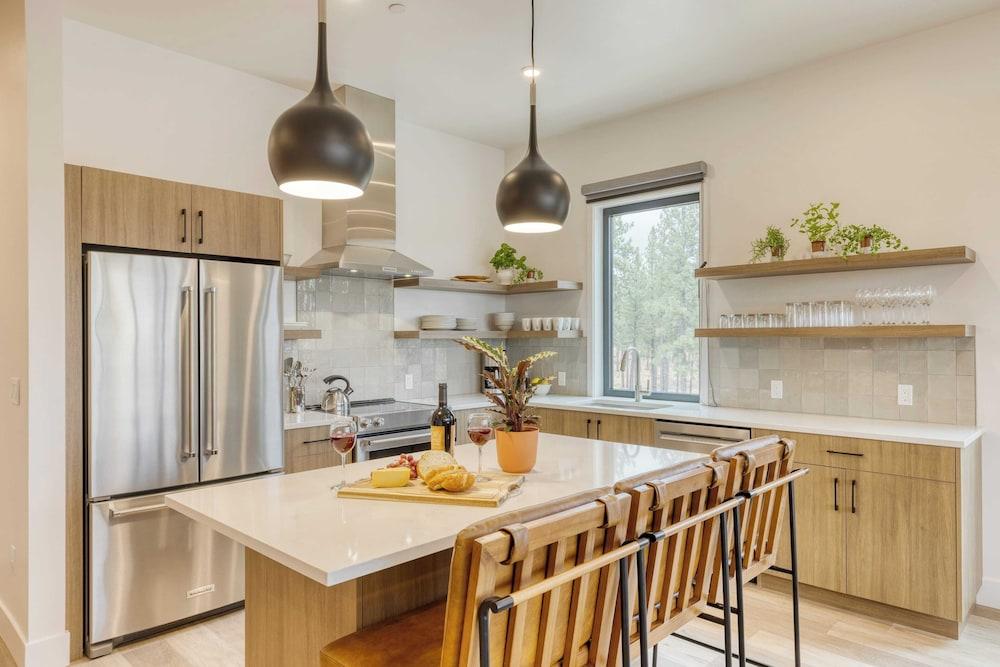 1115 Aerie Buyout 2 Units, Near Downtown Hot Tub + Mountain View