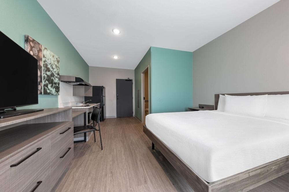 ECHO Suites Extended Stay by Wyndham Dallas Plano/Richardson