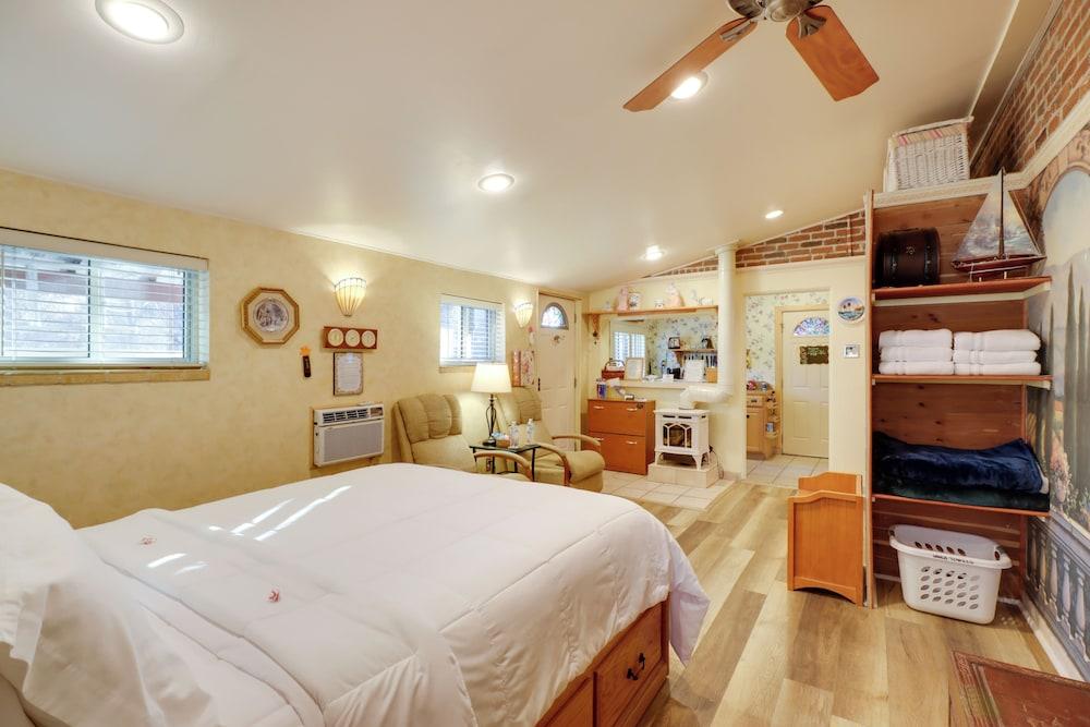 Close to Midtown! Cozy Reno 'river Cottage'